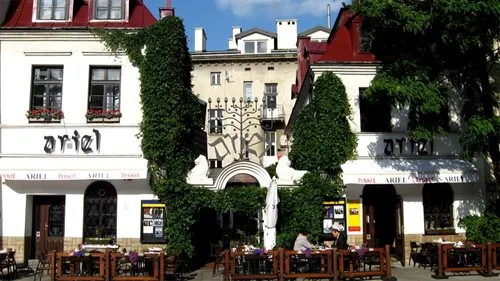 סיור יהודי רגלי עם מדריכה דוברת עברית