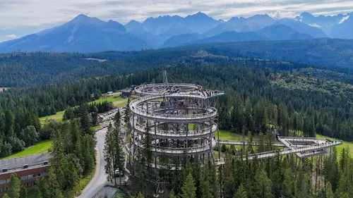 טיול לעיירת הנופש זאקופנה + שבילי צמרות העצים